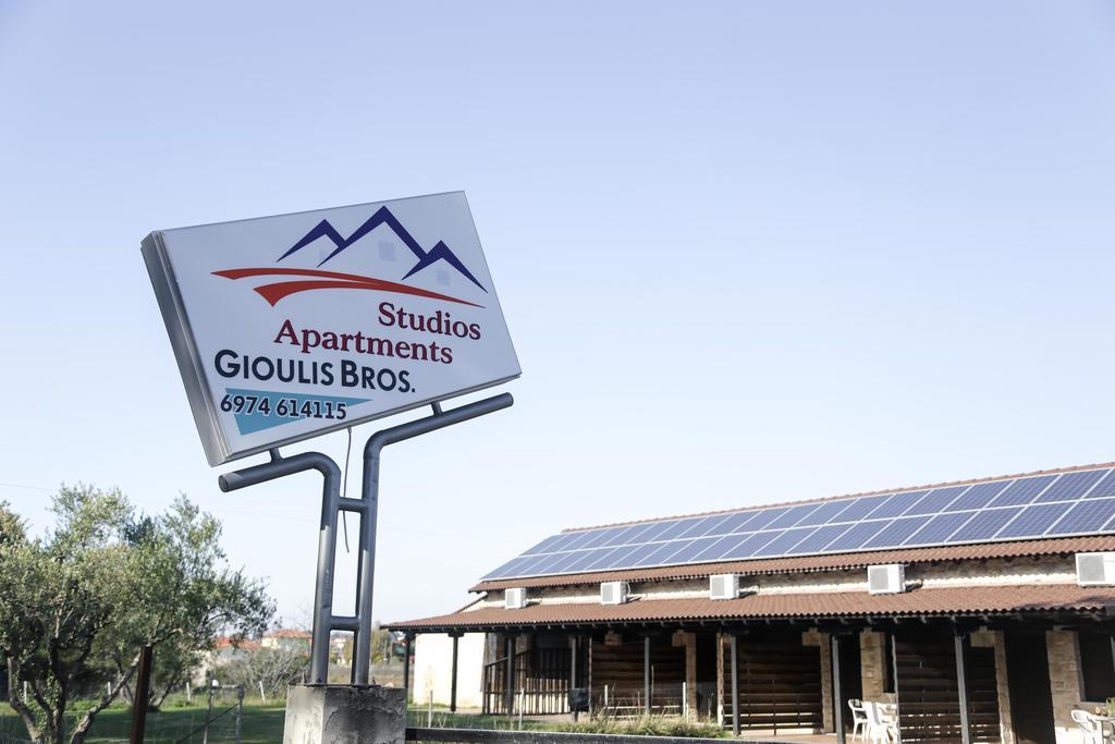 Gioulis Apartments & Studios Nea Plagia Exterior photo