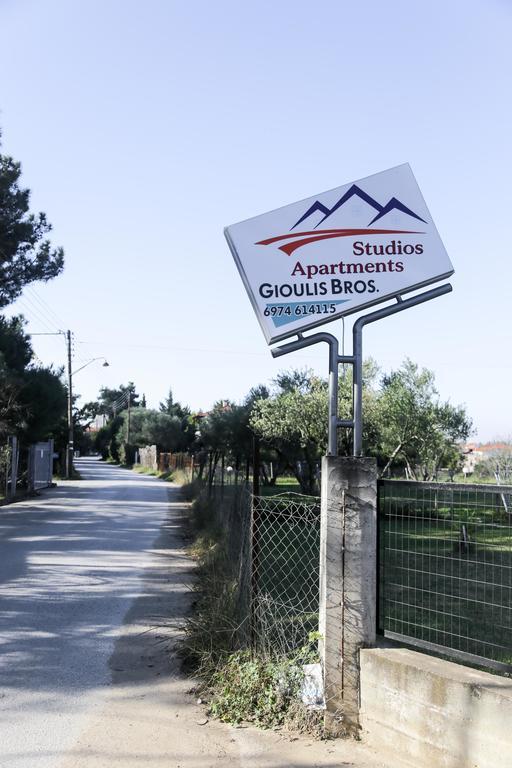 Gioulis Apartments & Studios Nea Plagia Exterior photo