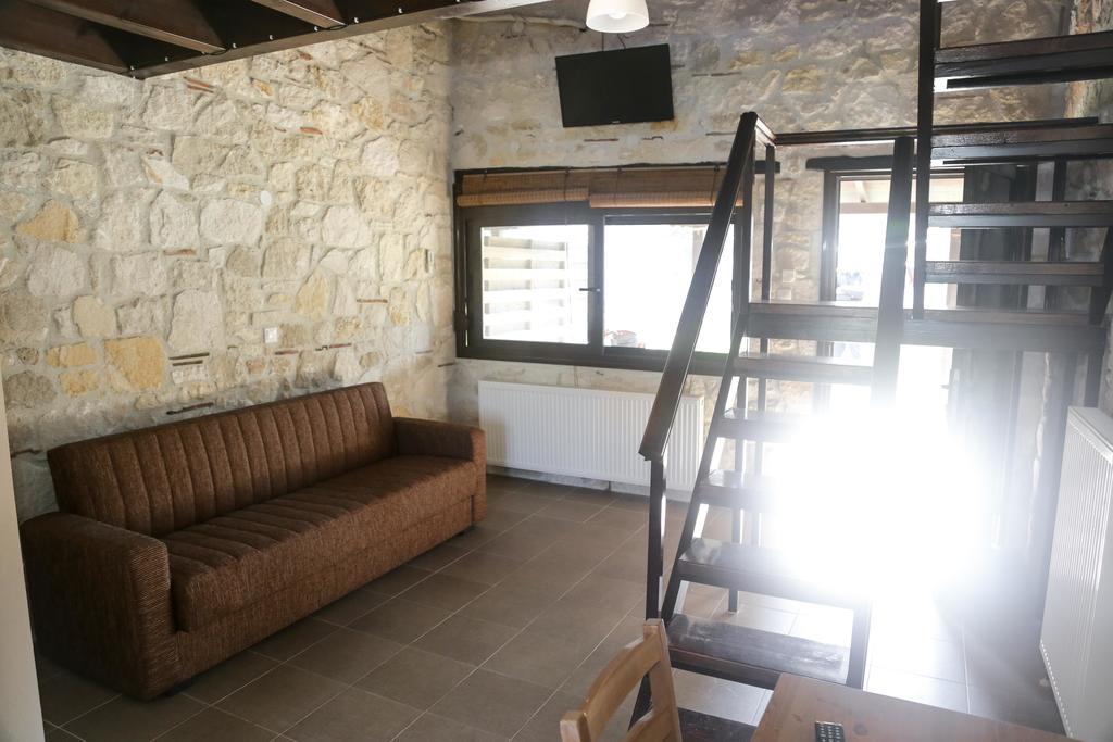 Gioulis Apartments & Studios Nea Plagia Exterior photo